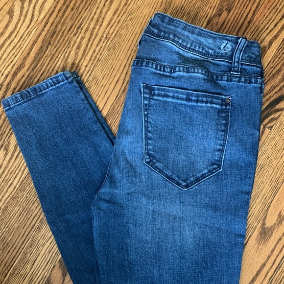 Kensie Mid-Rise distressed Skinny Jeans - Picture 3 of 11